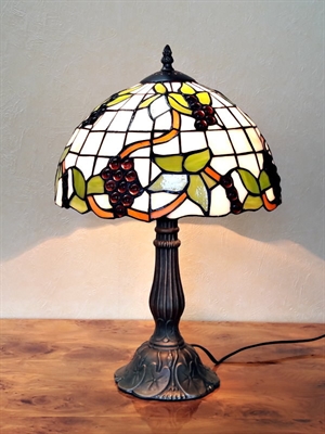tiffany lampe da23 varme farver med lilla perler h48cm - Se Tiffany lamper